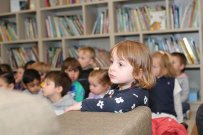 Children at grouptime side view